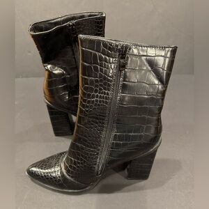 Lulus: Black Fun Looking Croc-Embossed Ankle Boots. Size 11